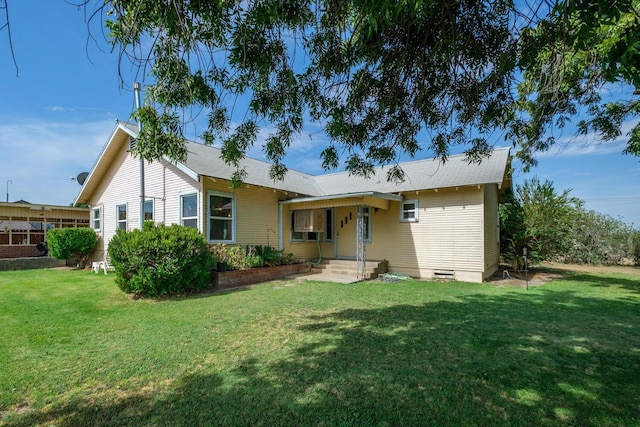 view of front of property with a front yard