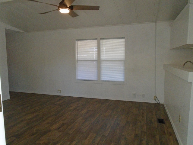 unfurnished room with dark wood-type flooring and ceiling fan