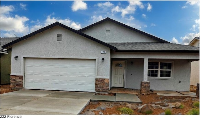 view of front facade featuring a garage