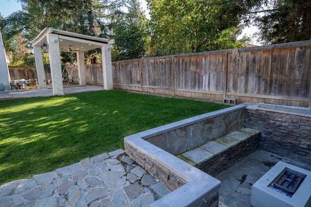 view of yard featuring a patio area