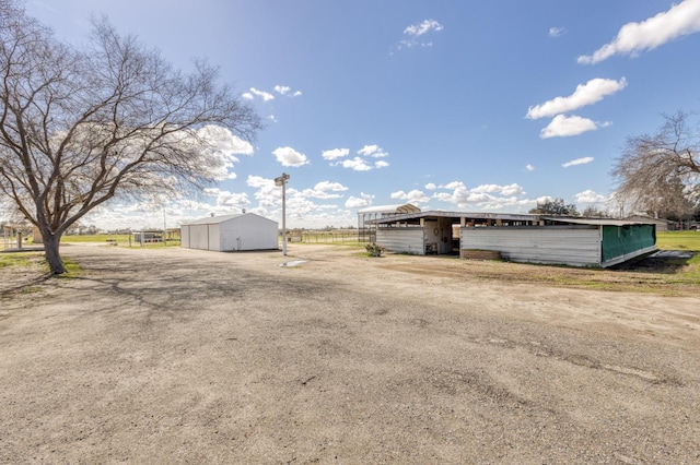 view of yard with an outdoor structure