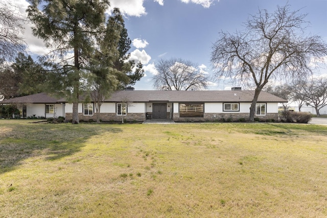 single story home with a front lawn