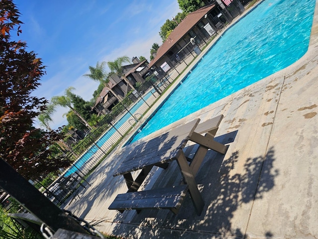 view of swimming pool