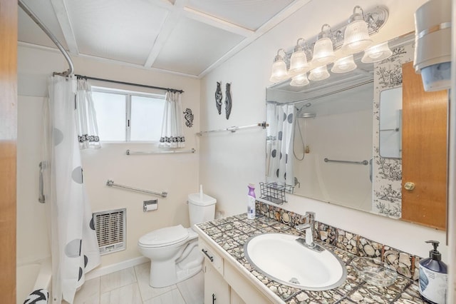 full bathroom featuring tile floors, shower / bath combo with shower curtain, toilet, and large vanity