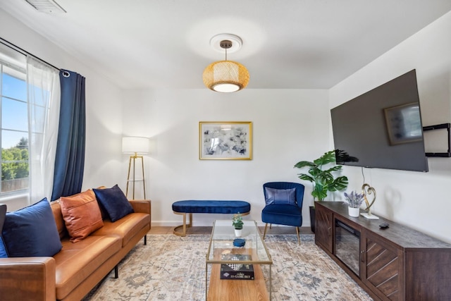 925 S Purdue Ave, Fresno, CA 93727 - living room with baseboards