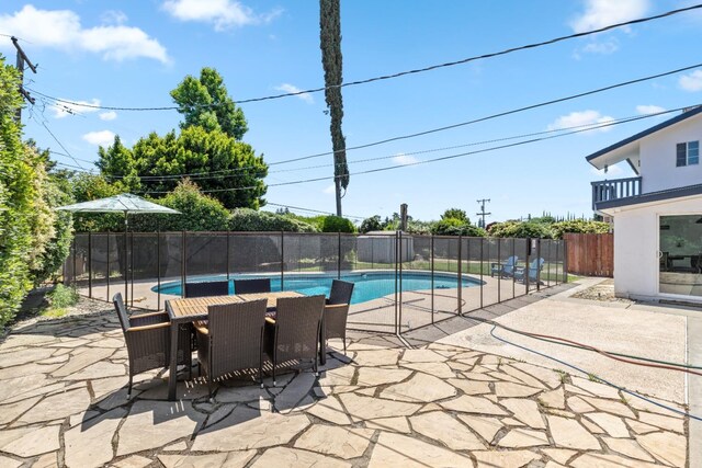 925 S Purdue Ave, Fresno, CA 93727 - view of pool with a patio and outdoor dining area
