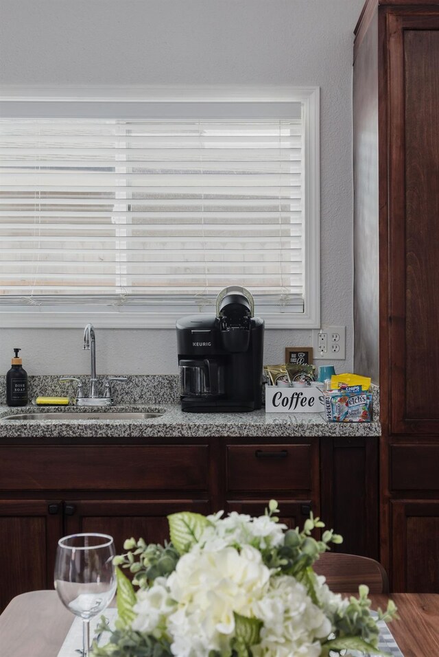 925 S Purdue Ave, Fresno, CA 93727 - dining area view of a sink