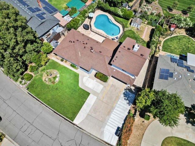 925 S Purdue Ave, Fresno, CA 93727 - drone / aerial view of a pool area