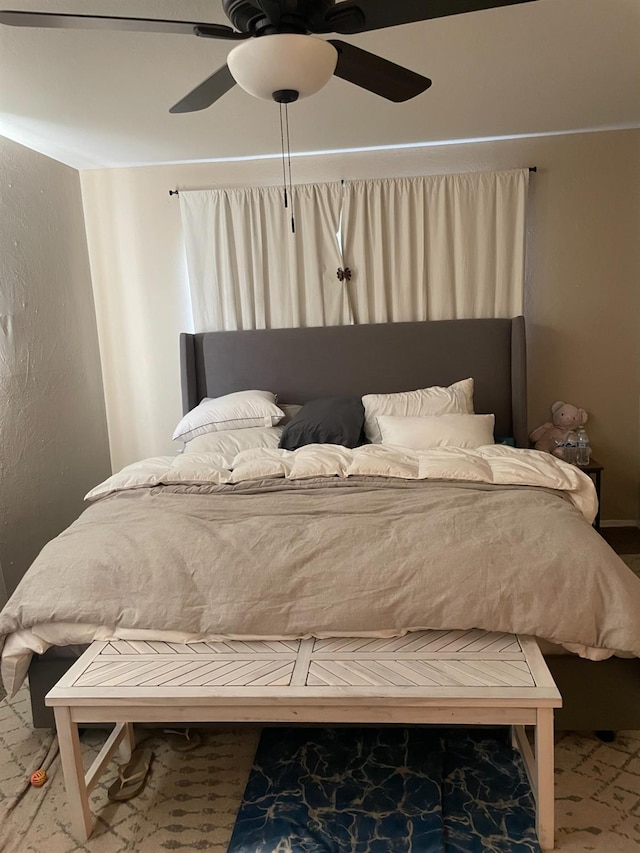 bedroom with ceiling fan