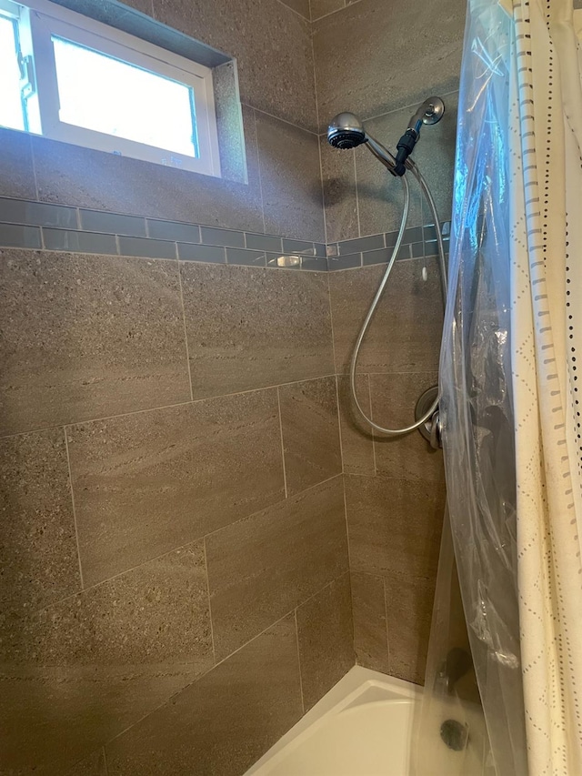 bathroom featuring shower / tub combo with curtain