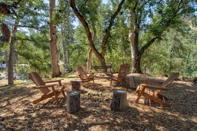 view of yard featuring an outdoor fire pit