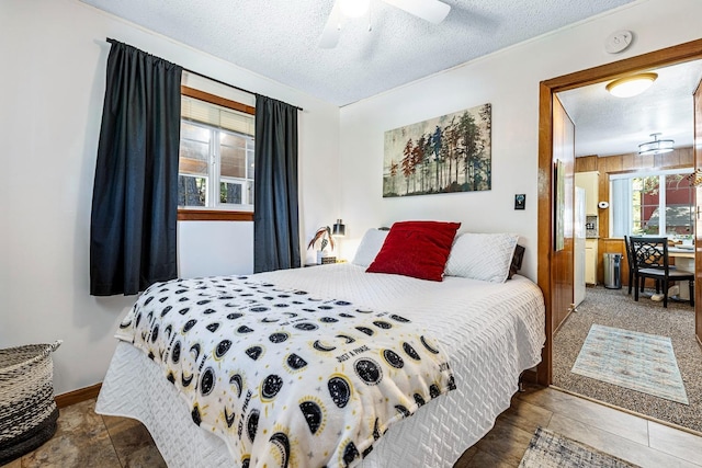 bedroom featuring ceiling fan and a textured ceiling