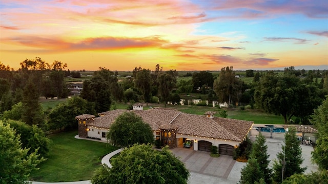 view of aerial view at dusk