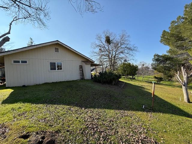 view of side of property featuring a lawn