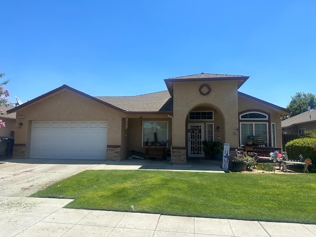 view of front of property featuring a front yard and a garage