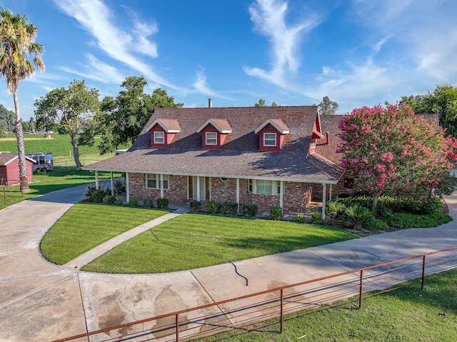 view of front of property with a front yard