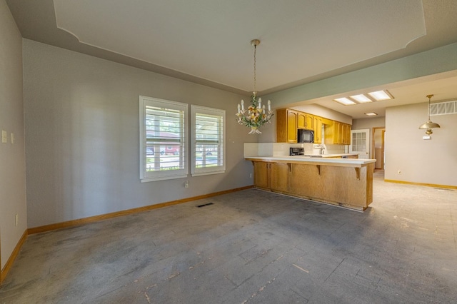 kitchen with pendant lighting, kitchen peninsula, carpet flooring, and a breakfast bar