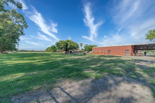 view of yard with an outdoor structure