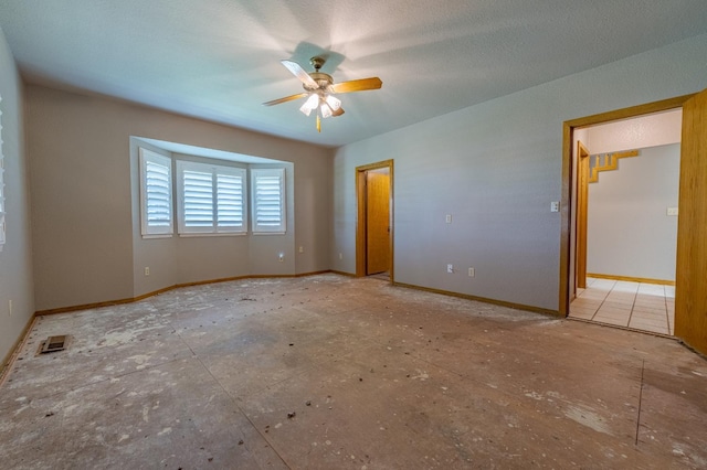 unfurnished bedroom featuring ceiling fan