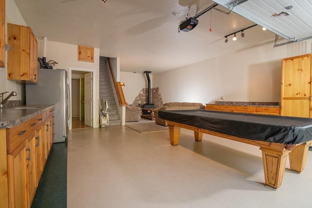 playroom with sink, pool table, and track lighting