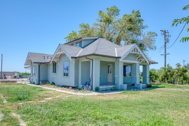 view of front of house with a front lawn