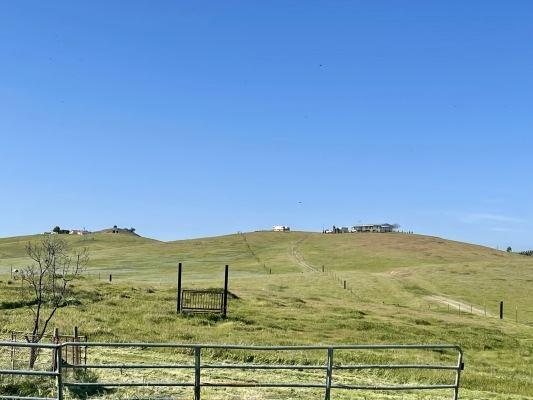 view of yard with a rural view