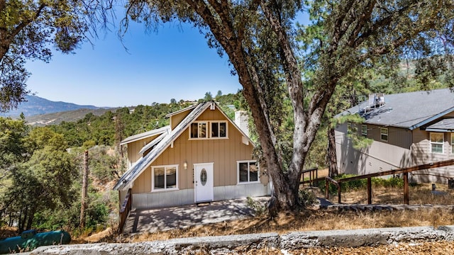 view of front of home with a mountain view