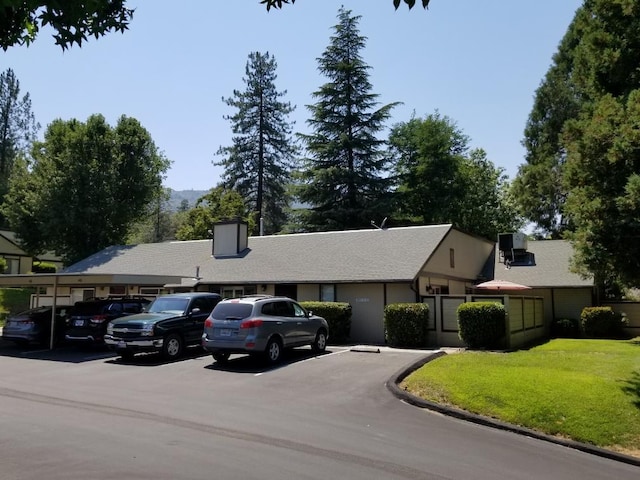 view of front of home with a front lawn and a carport