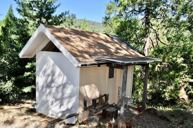 exterior space featuring a shed