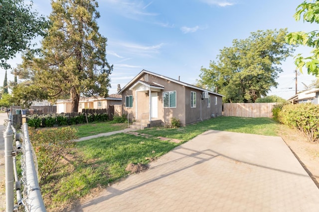 view of front of home featuring a patio area and a front lawn