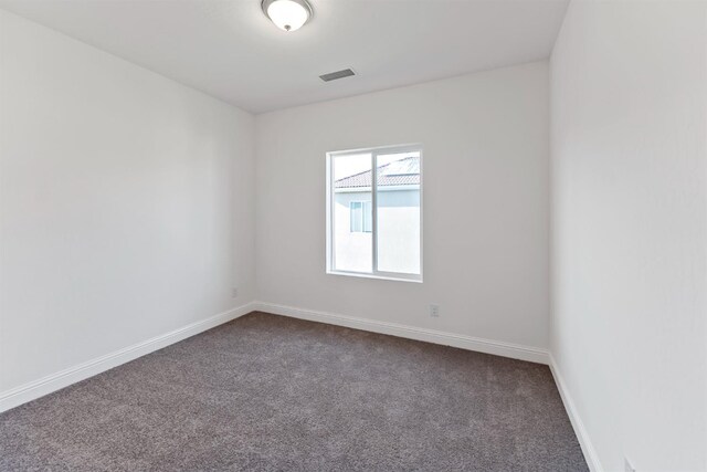 spare room featuring carpet floors