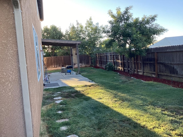 view of yard with a patio area