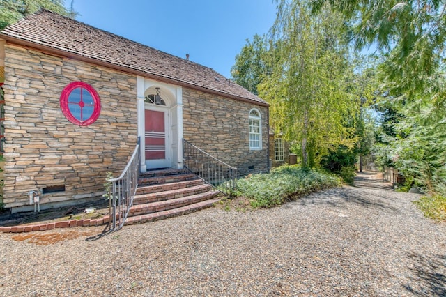 property entrance featuring stone siding