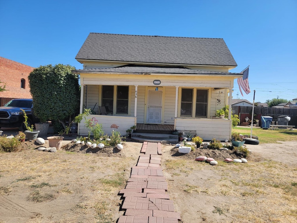 bungalow-style house featuring covered porch