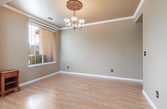 unfurnished room with crown molding, visible vents, light wood-style flooring, a chandelier, and baseboards