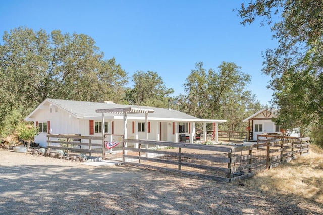 view of front of house featuring an outbuilding and a pergola