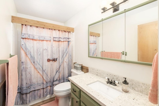 full bathroom with a shower with shower curtain, vanity, and toilet