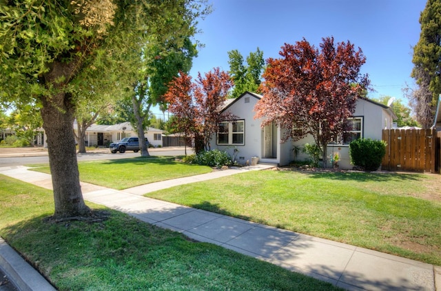 view of front of house featuring a front yard