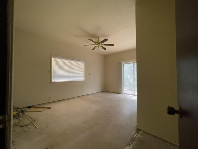 empty room featuring ceiling fan