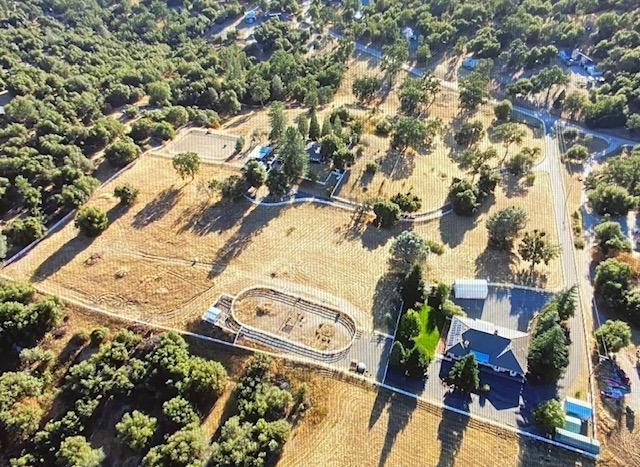 drone / aerial view featuring a rural view