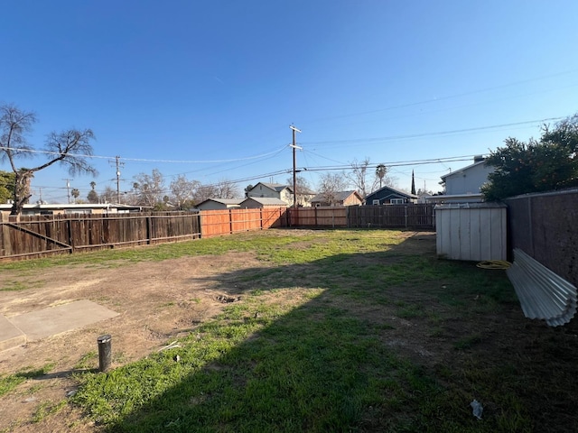 view of yard with a storage unit
