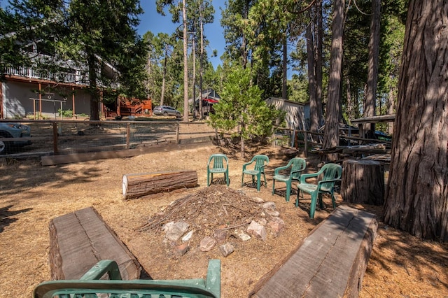 view of yard featuring a fire pit