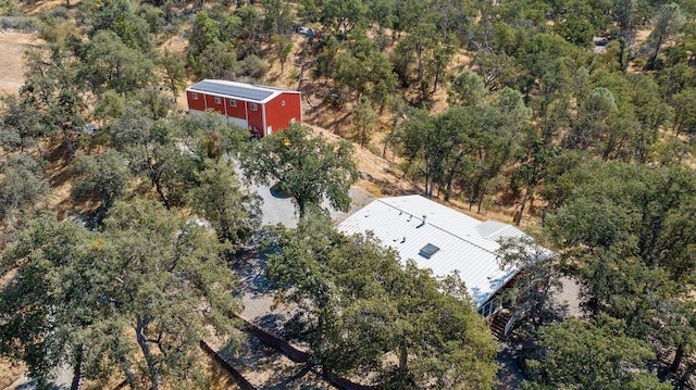 bird's eye view with a wooded view