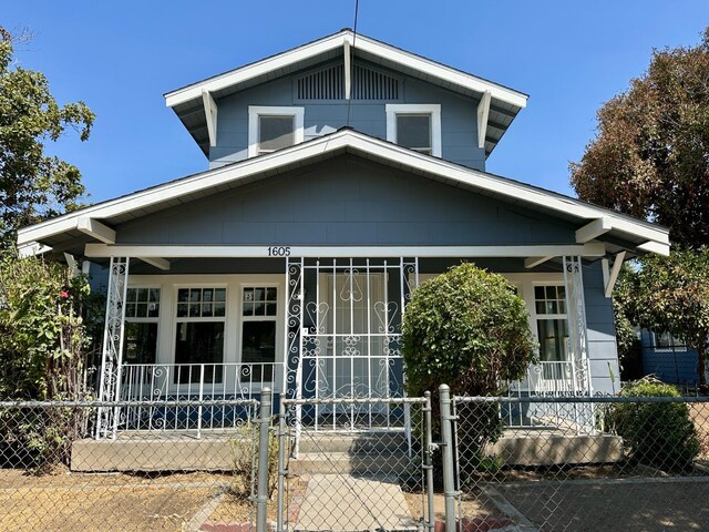 view of front of property featuring a porch