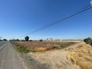 Listing photo 3 for 12792 10th Ave, Hanford CA 93230