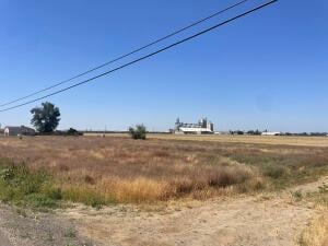 Listing photo 2 for 12792 10th Ave, Hanford CA 93230