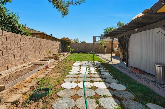 view of yard featuring a patio area