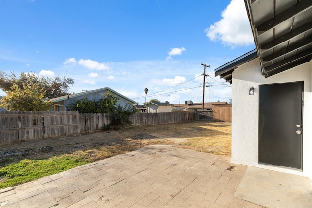 view of yard featuring a patio area