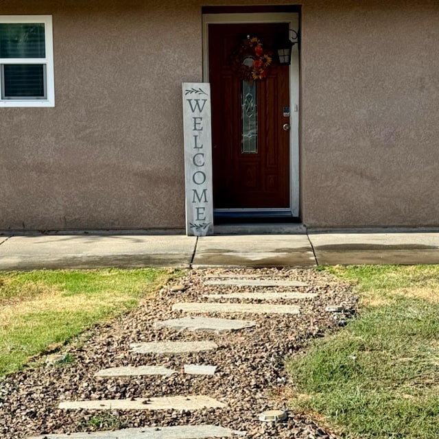 property entrance featuring stucco siding