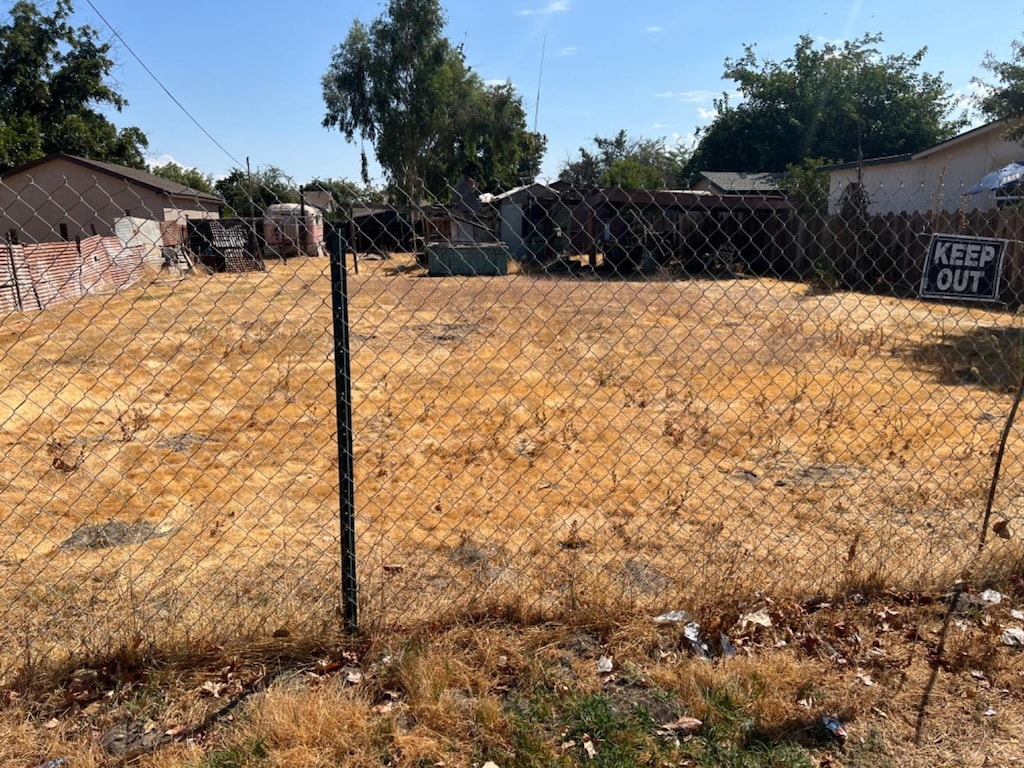 311 Stadium Rd, Madera, CA 93637 - photo 4